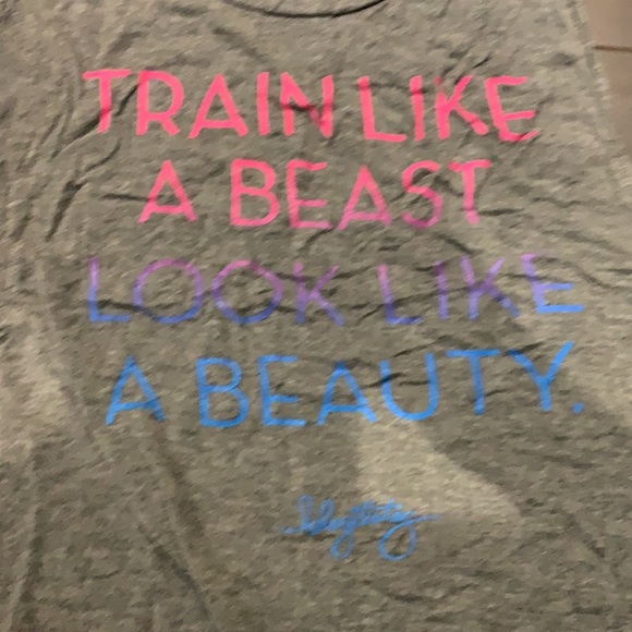 Blogilates Train like a beast look like a beauty flowy tank - Picture 2 of 3